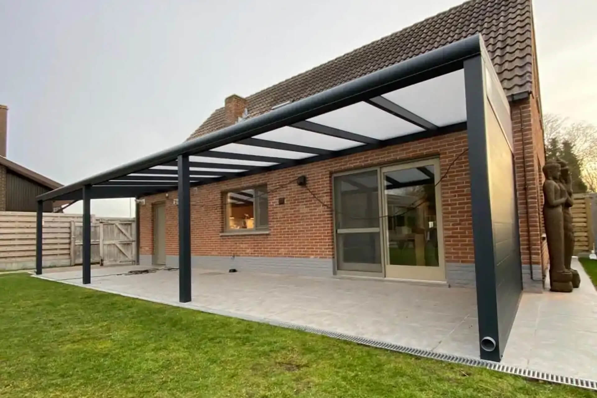 aluminium-veranda-schuin-dak-hs-line-inthout-sierconstructies
