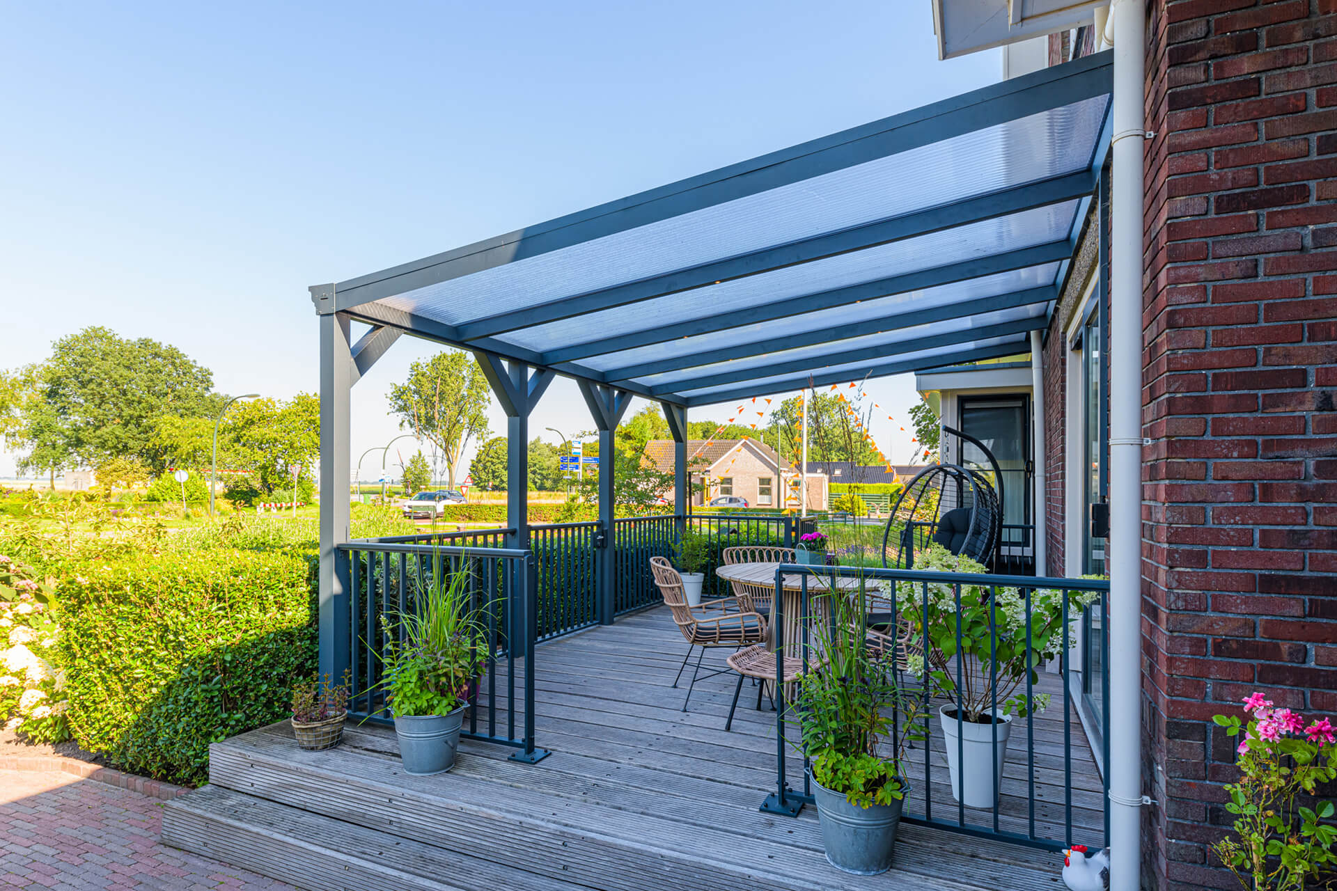 Aluminium veranda's met schuin dak In 't Hout Sierconstructies