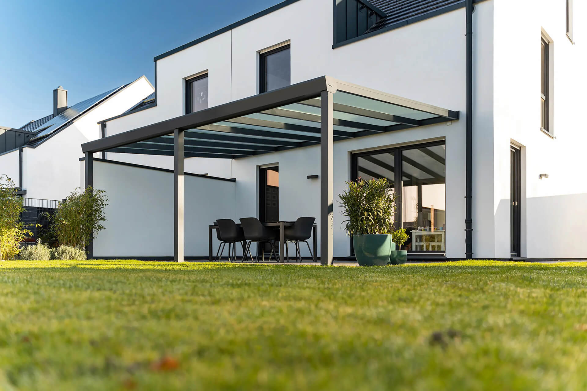 aluminium-veranda-schuin-dak-trendline-inthout-sierconstructies