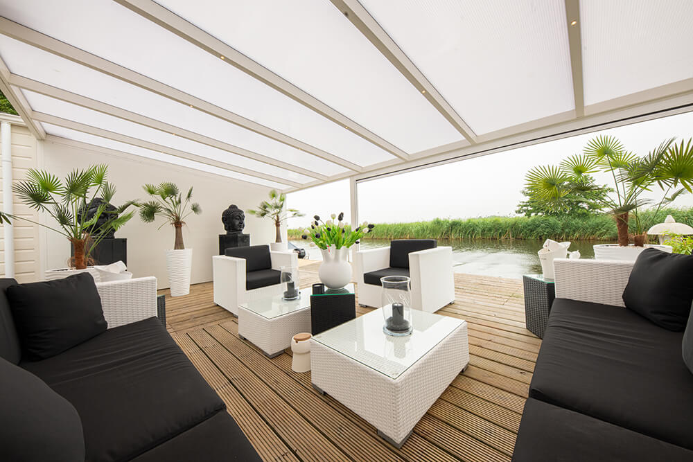 dubbele-veranda-aan-het-water-inthout-sierconstructies-thumb