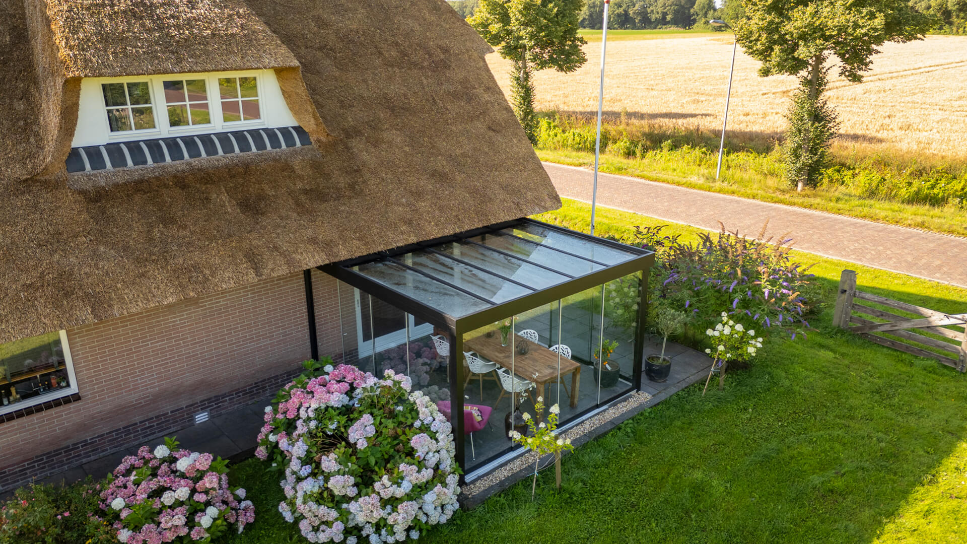 flatroof-tuinkamer-bovendakzonwering-gieten-inthout-sierconstructies-02