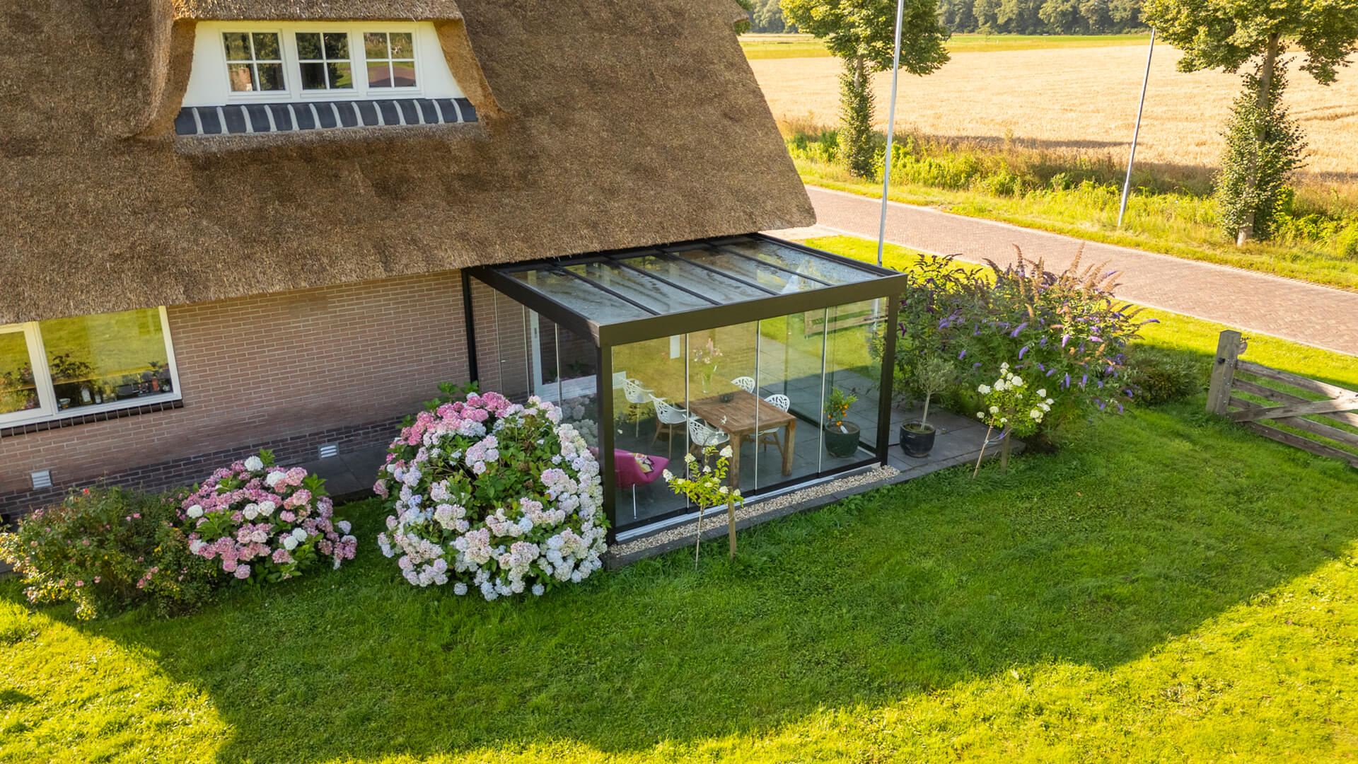 flatroof-tuinkamer-bovendakzonwering-gieten-inthout-sierconstructies-05
