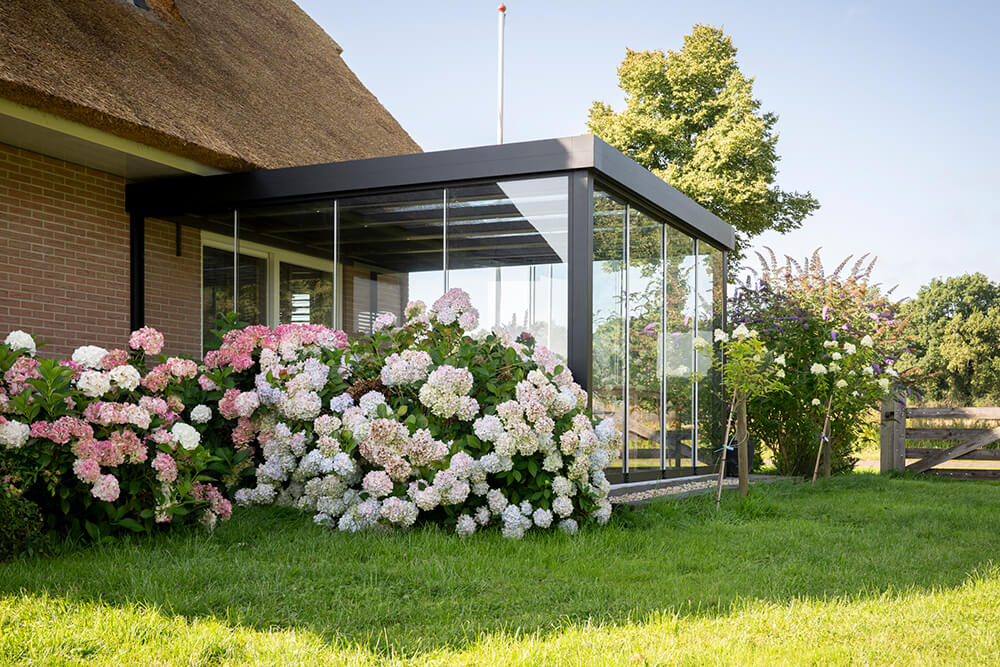 flatroof-tuinkamer-bovendakzonwering-gieten-inthout-sierconstructies-thumb