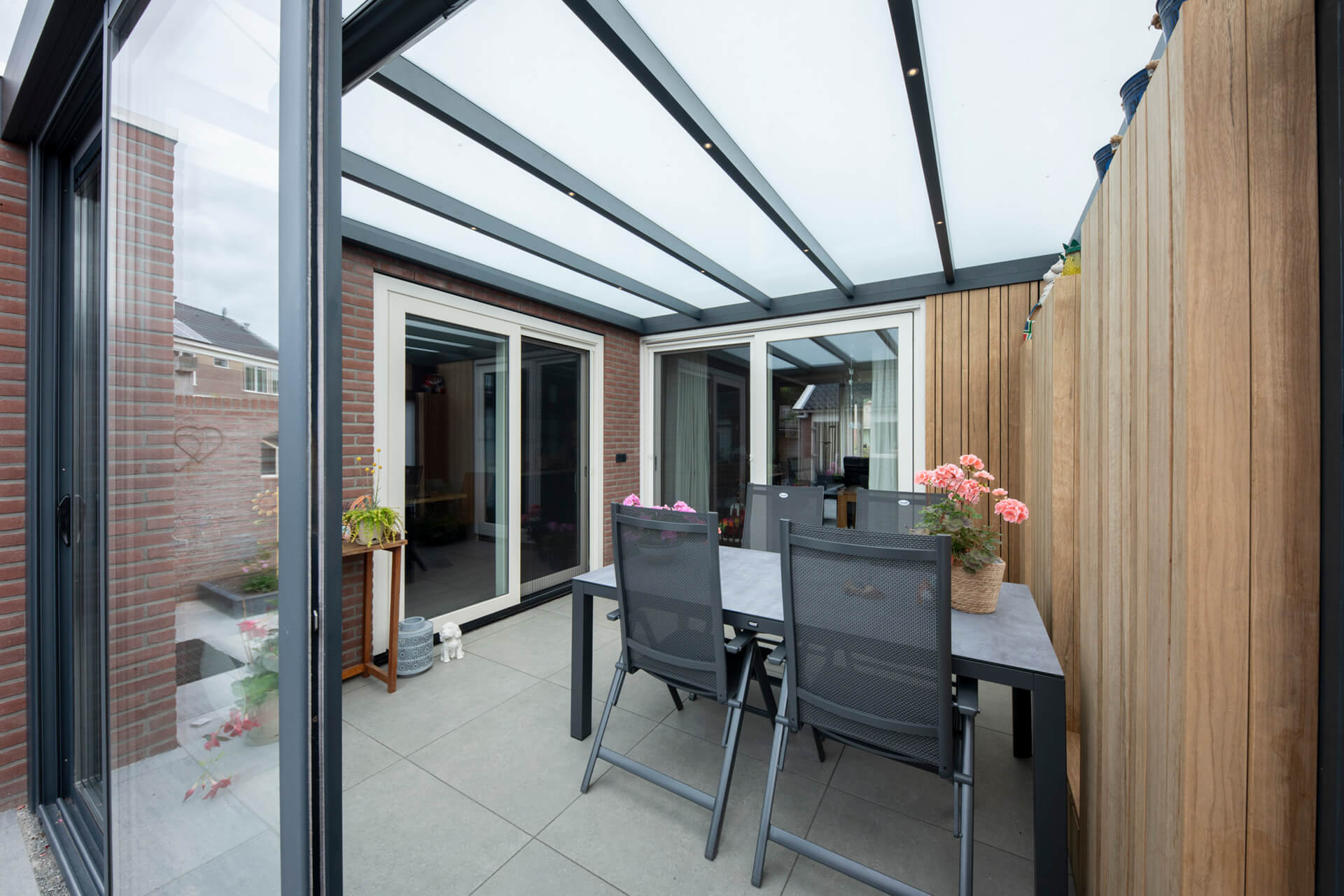 flatroof-uithuizermeeden-inthout-sierconstructies-01