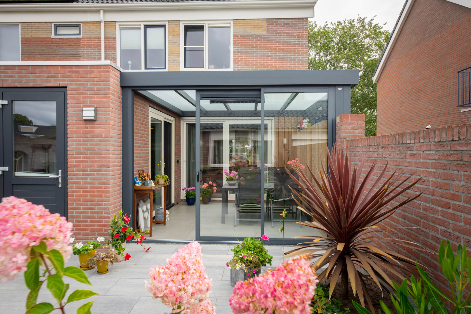 flatroof-uithuizermeeden-inthout-sierconstructies-04