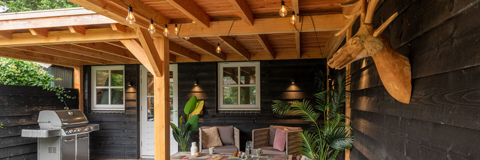 Houten veranda's met vlak dak In 't Hout Sierconstructies