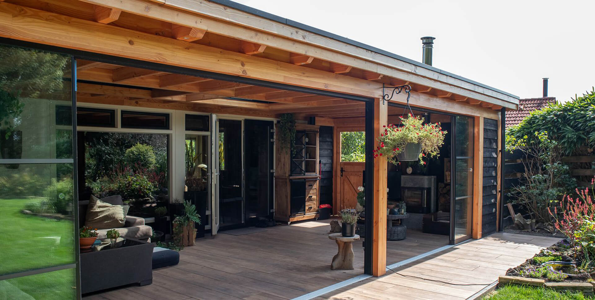 Houten veranda's met vlak dak In 't Hout Sierconstructies