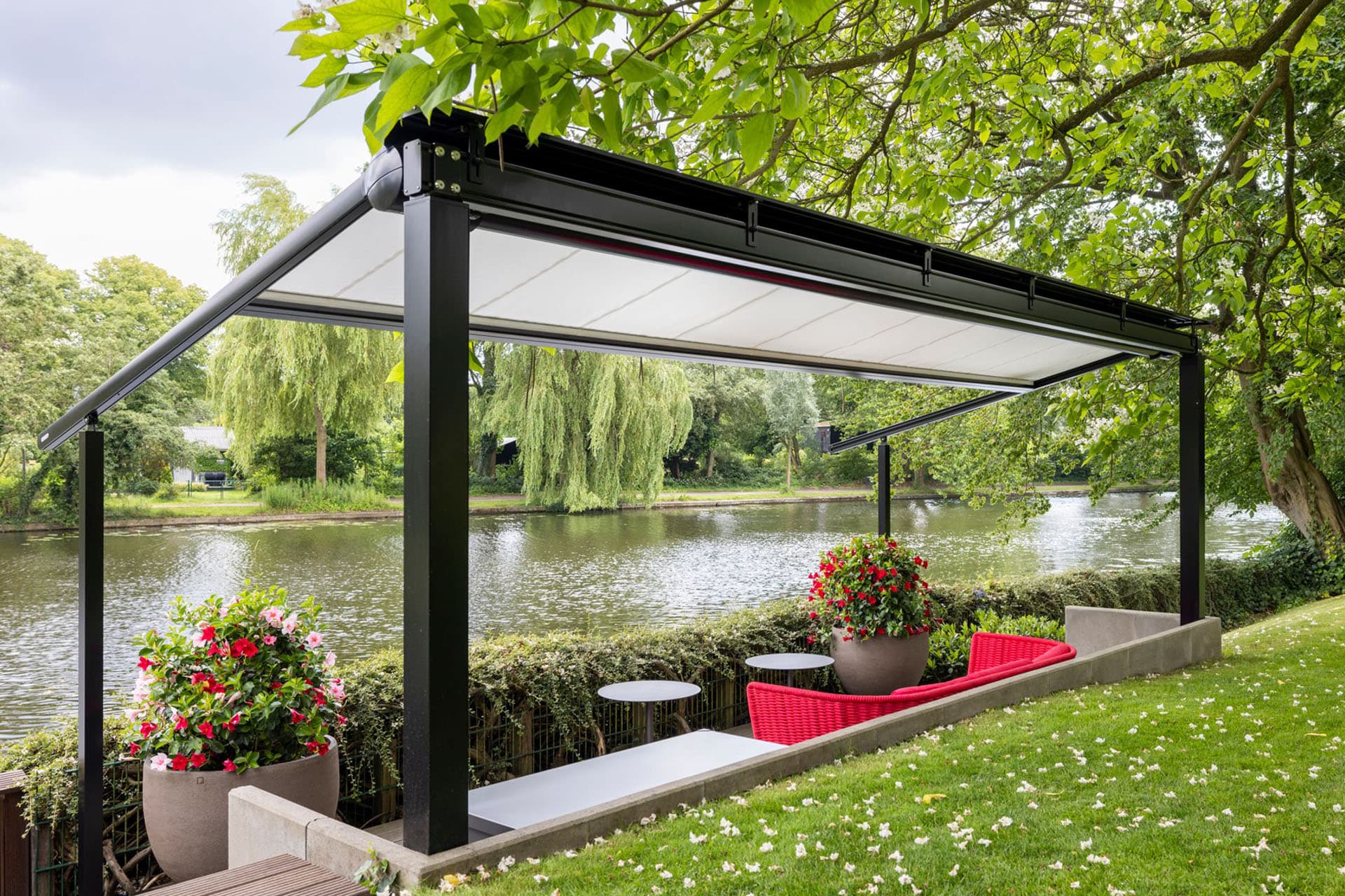 pergolazonwering-markilux-inthout-sierconstructies-hero-binnen