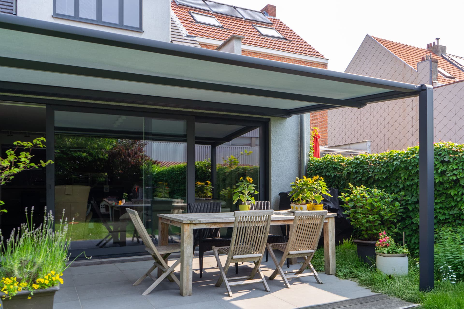 pergolazonwering-verano-inthout-sierconstructies-hero-midden