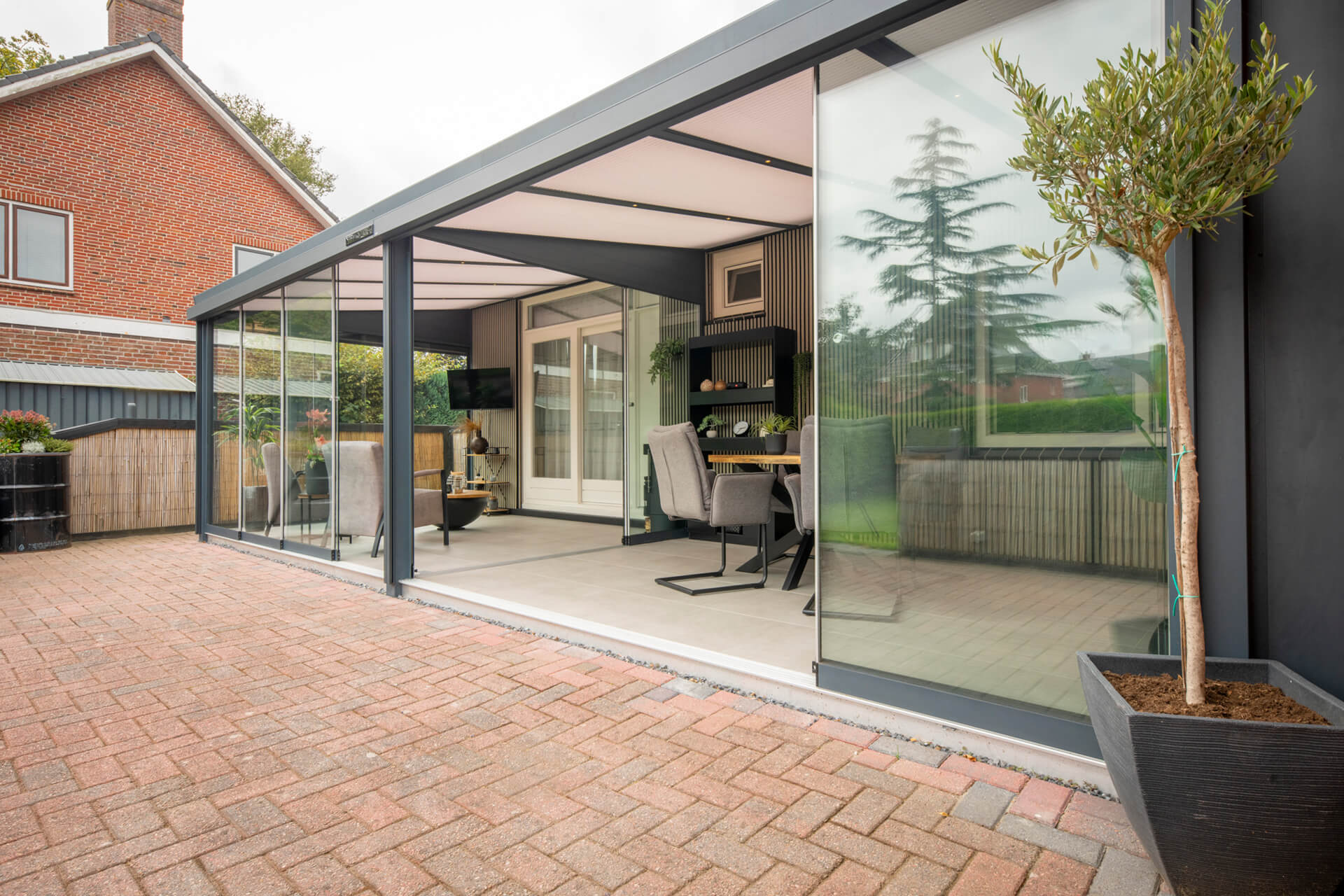 profiline-tuinkamer-sunmaster-solar-screens-farmsum-inthout-sierconstructies-03