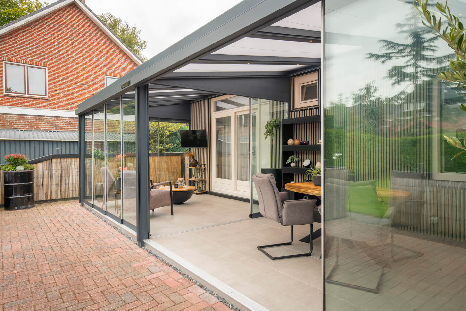 profiline-tuinkamer-sunmaster-solar-screens-farmsum-inthout-sierconstructies-09