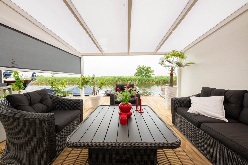dubbele-veranda-aan-het-water-inthout-sierconstructies-usp-01