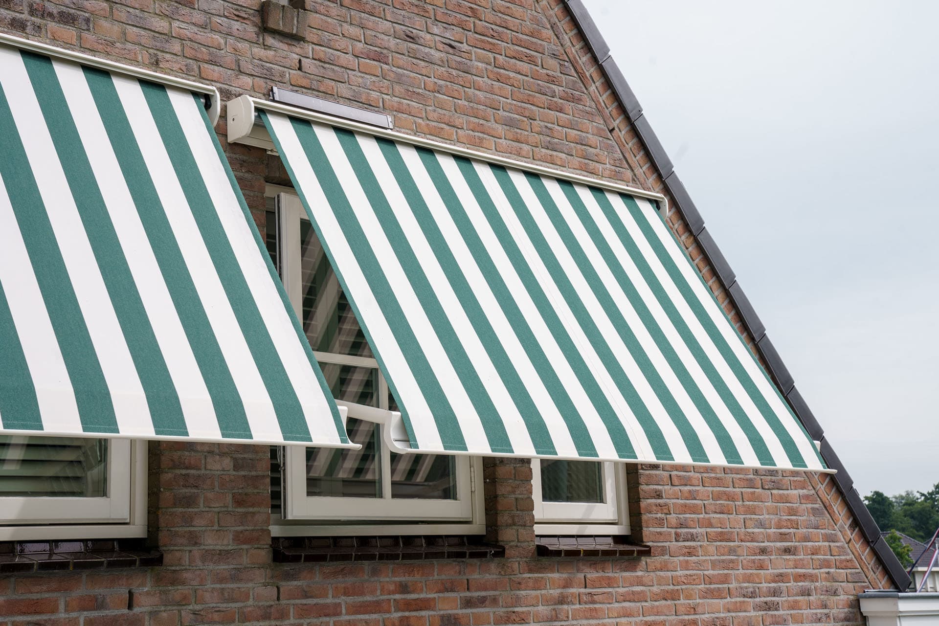 uitvalschermen-sunmaster-inthout-sierconstructies-hero-binnen