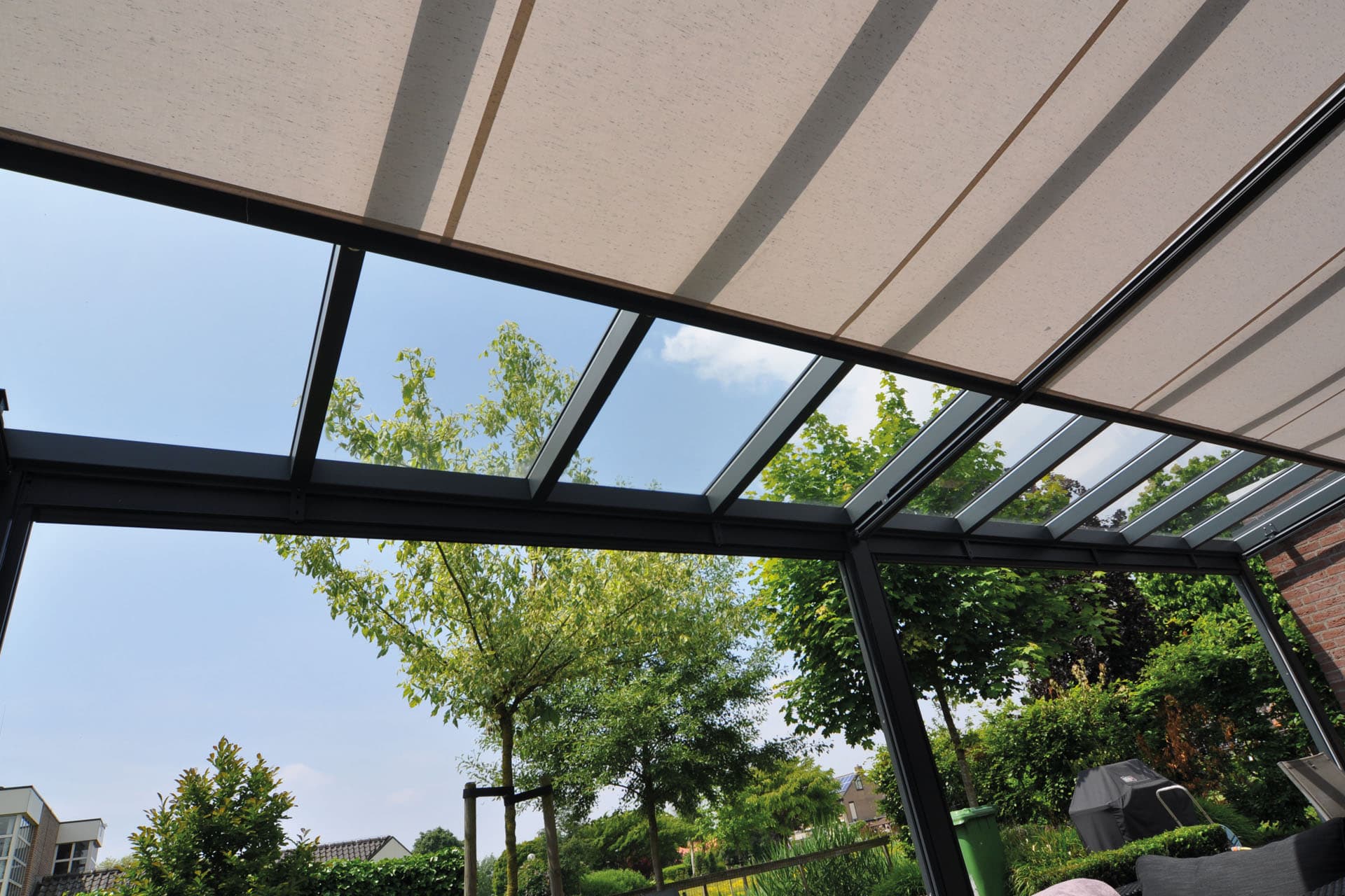 verandazonwering-sunmaster-inthout-sierconstructies